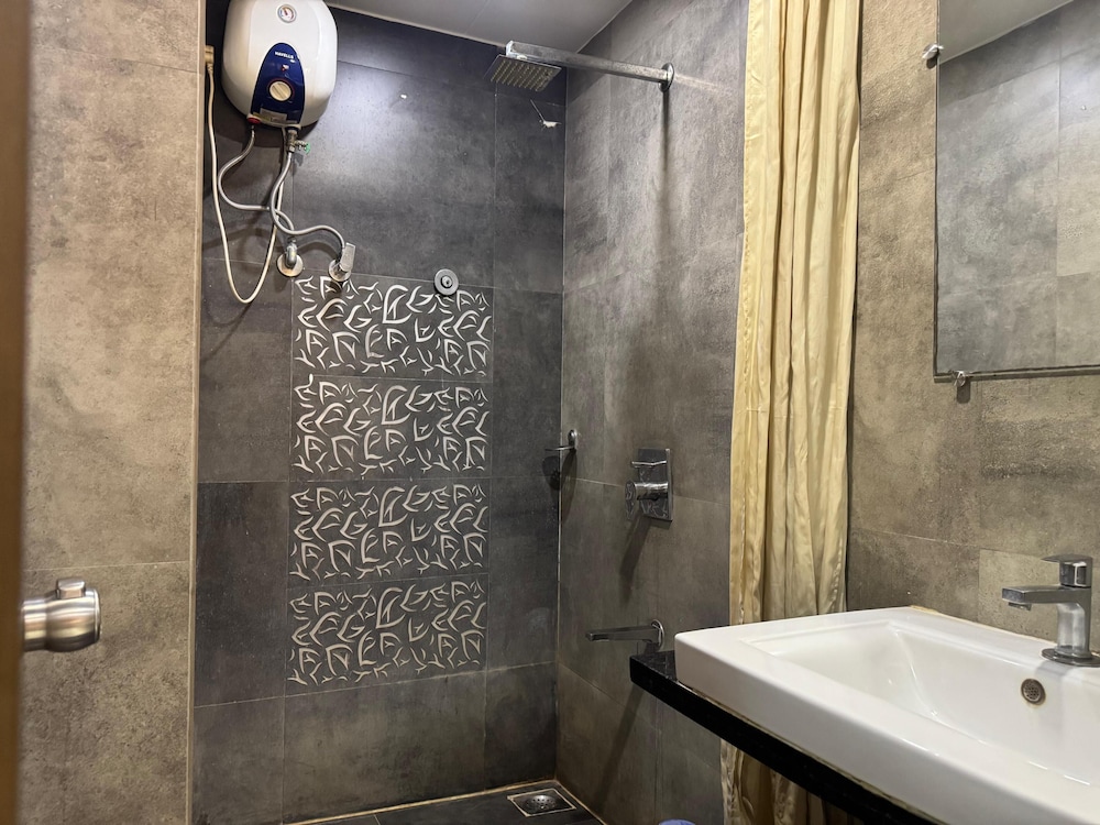 OYO Rooms Thaltej SG Highway 46/51