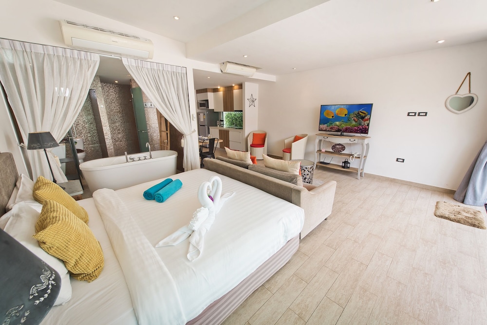 Tropicana Pool Villa 16/50