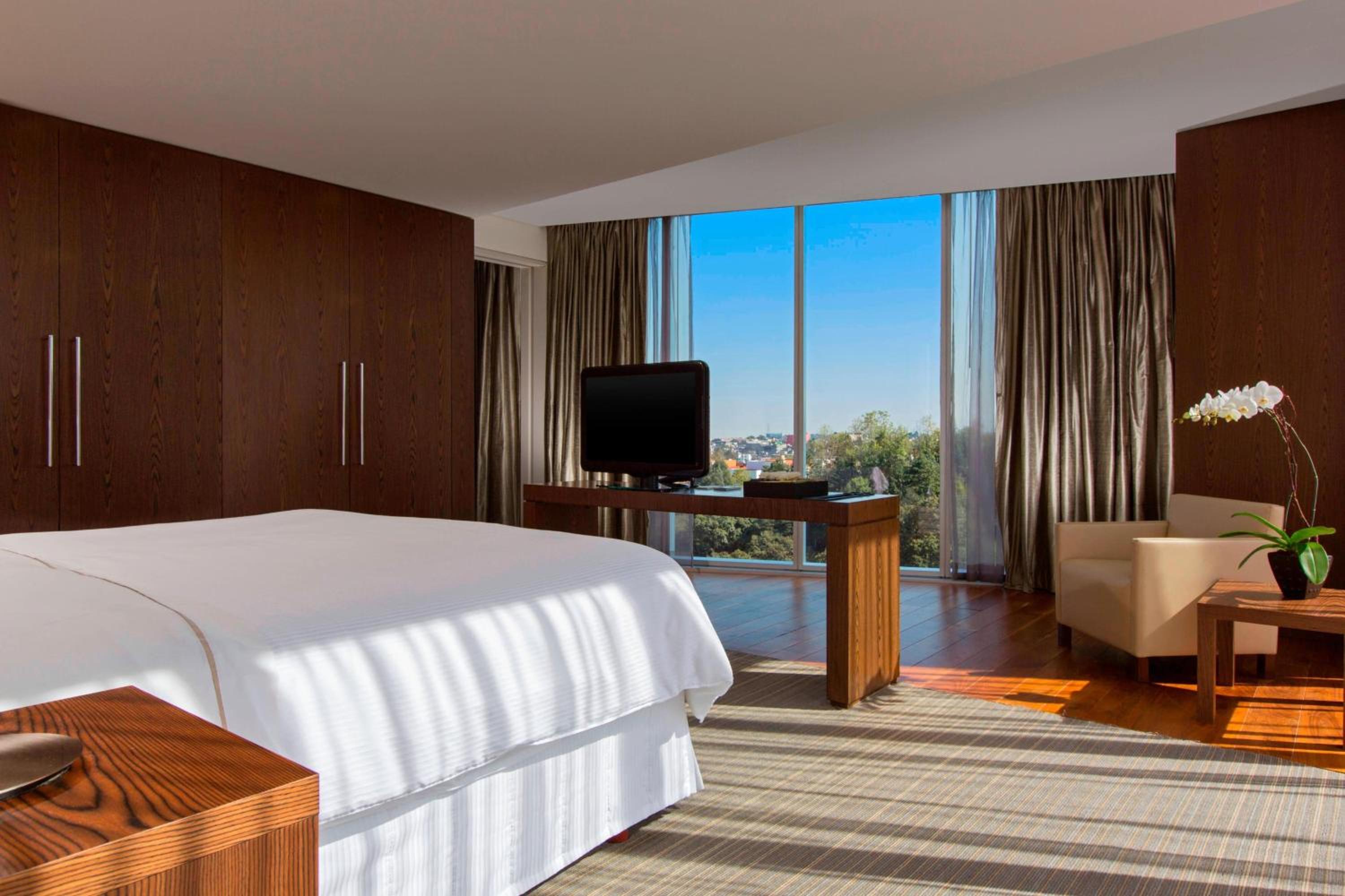1 Bedroom, Master, Junior Suite, Club Lounge Access