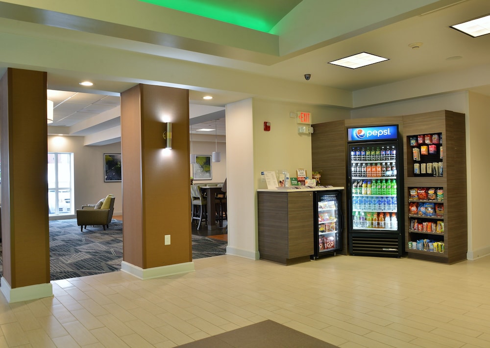 Holiday Inn Hotel and Suites Rochester Marketplace 8/64