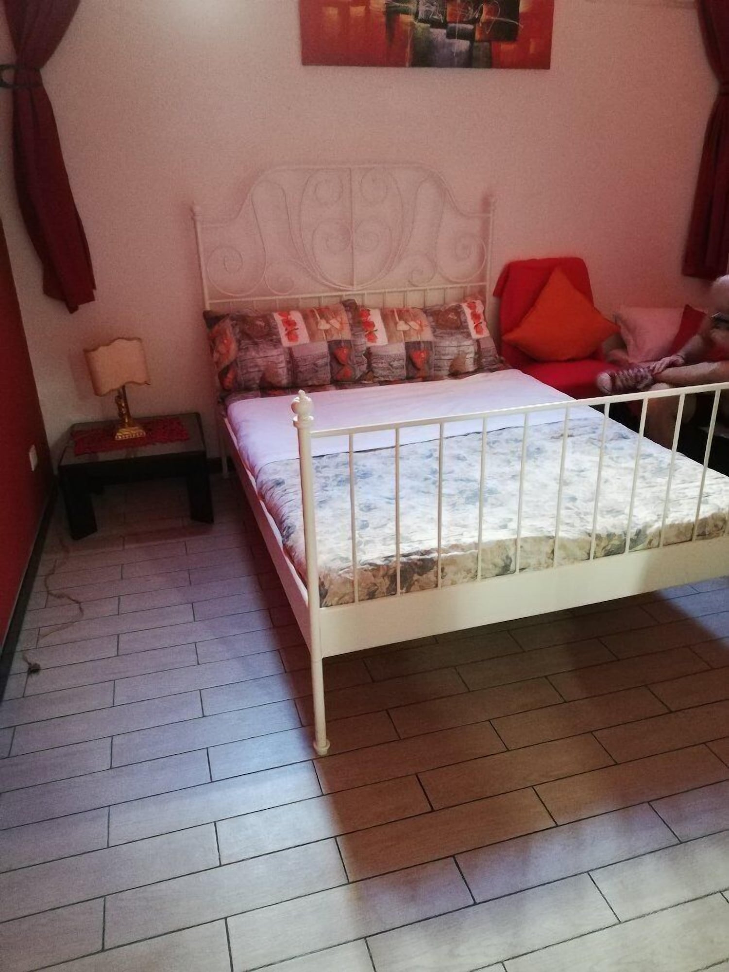 ROOM, TRIPLE, SHARED BATHROOM