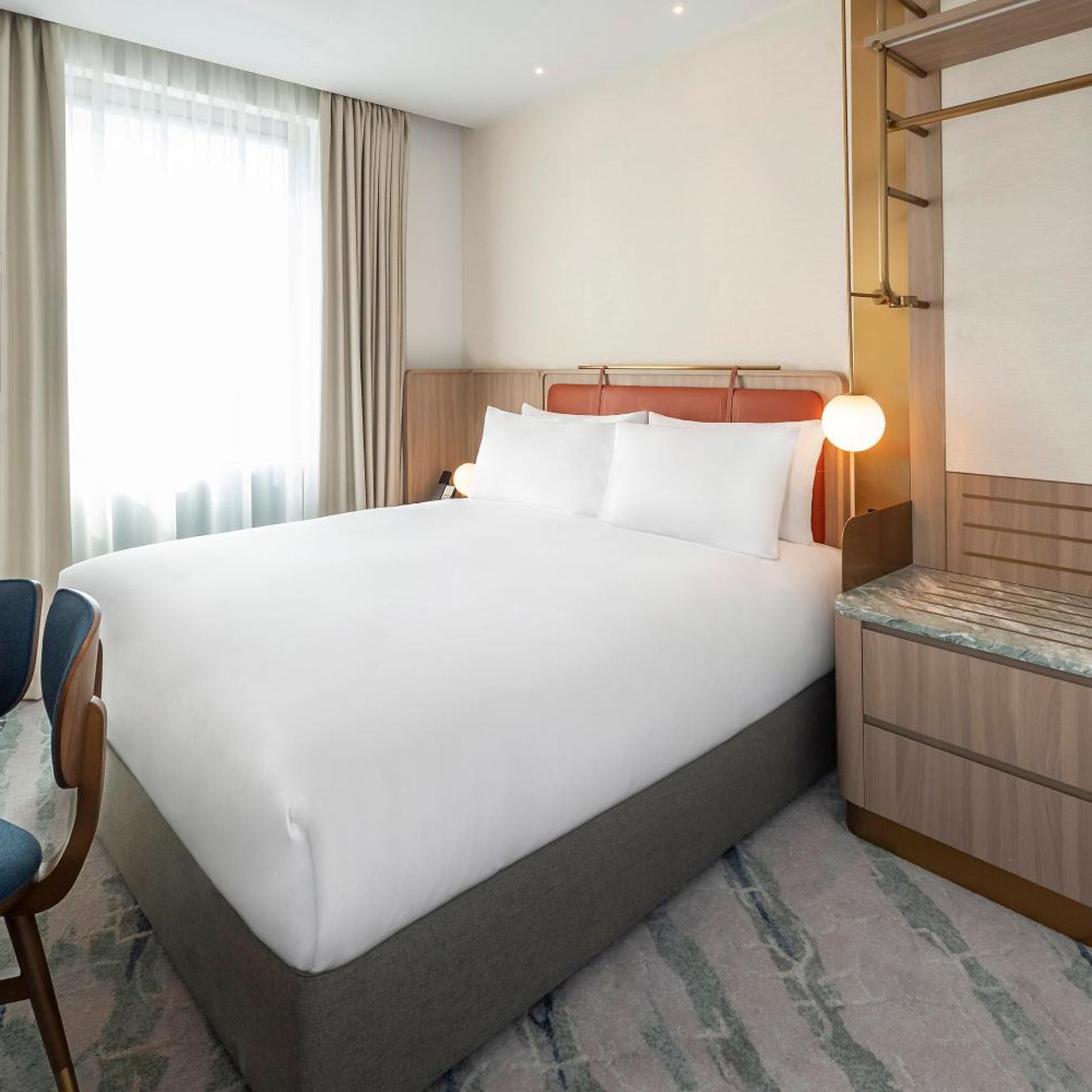 Dorsett, King Bed