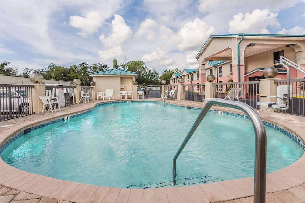 Days Inn By Wyndham Panama City/Callaway 20/26