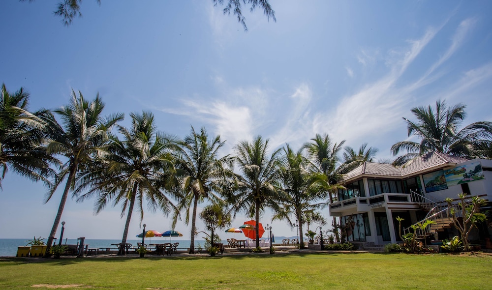 The Uncle Beach Resort 42/50