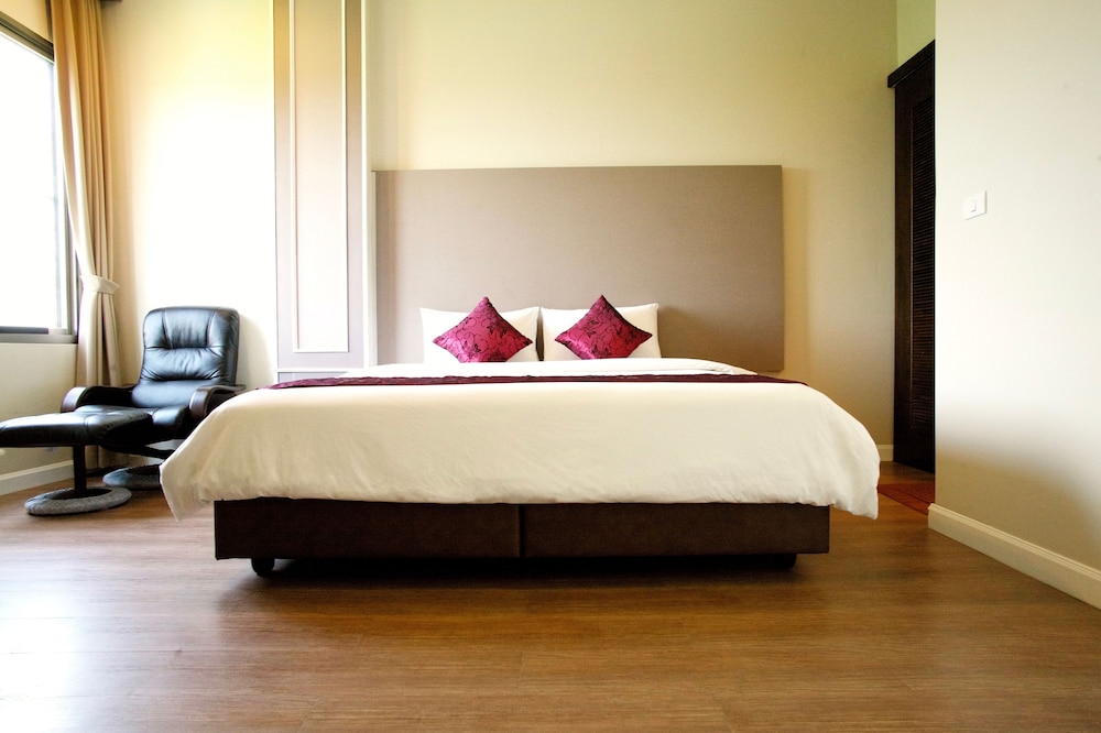 J. Park Hotel 16/62