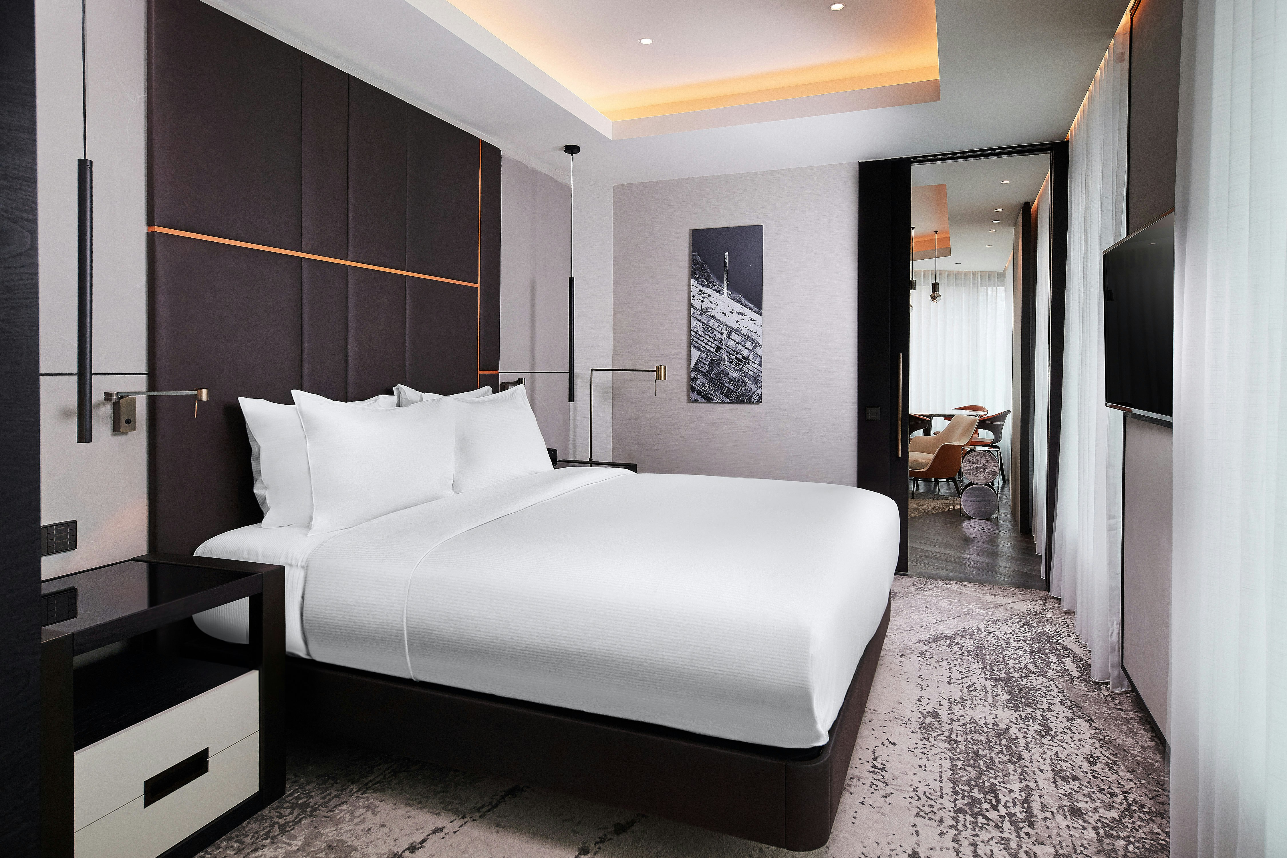 2 BEDROOMS, SUITE, KING BED
