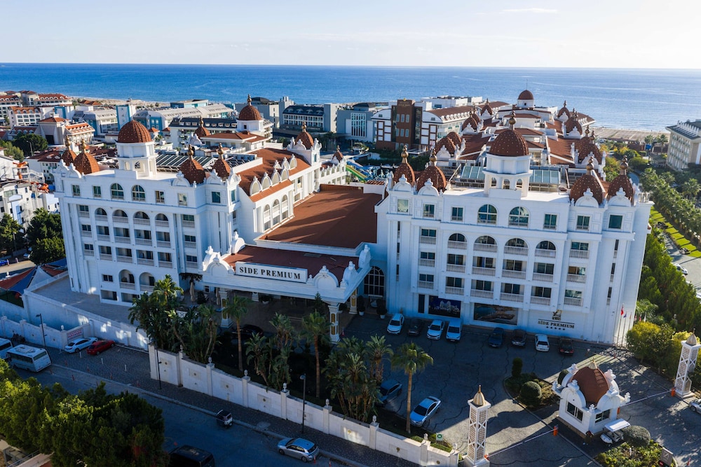 Oz Side Premium Hotel in EVRENSEKI