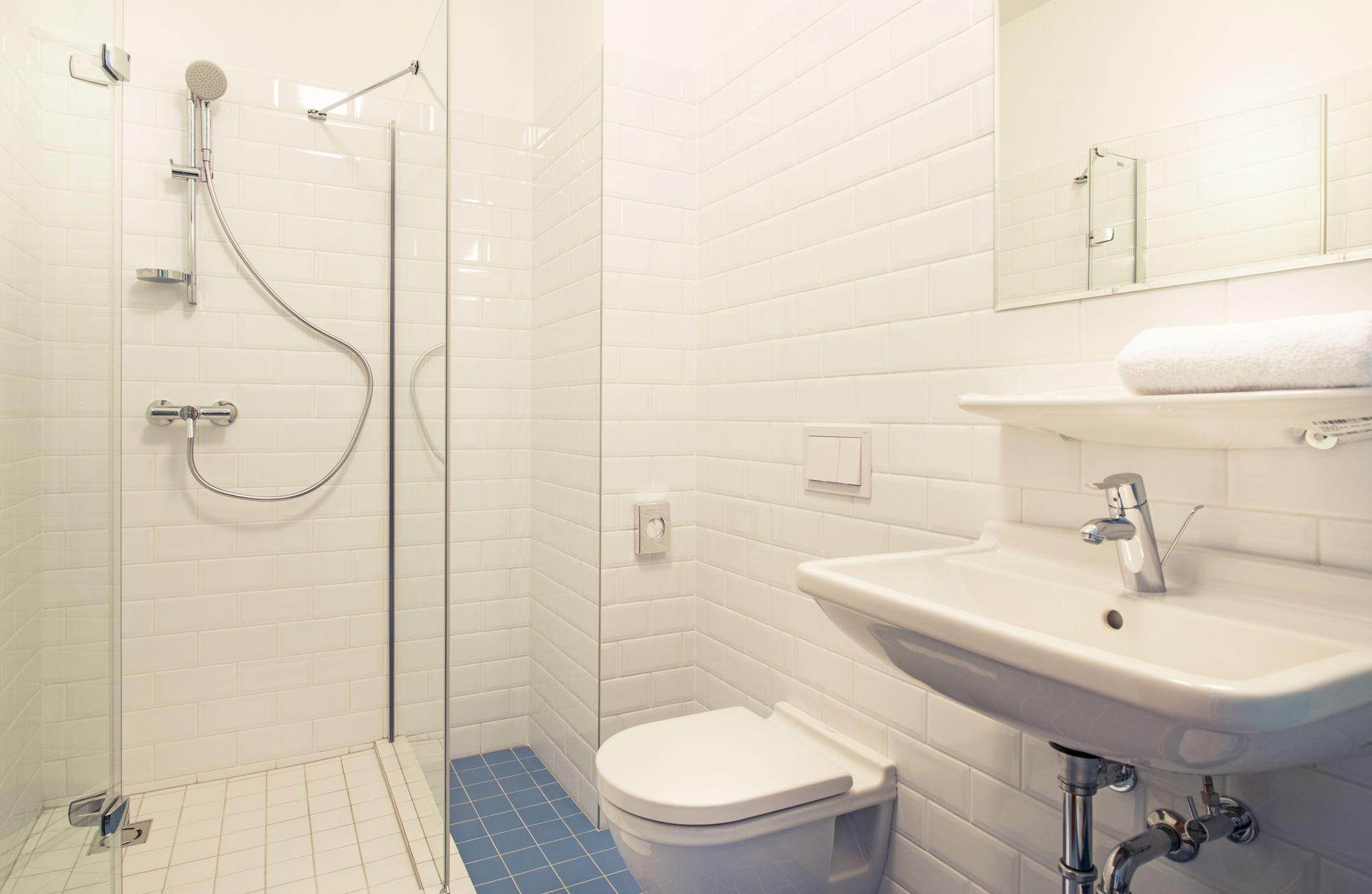Axa Hotel 24/25
