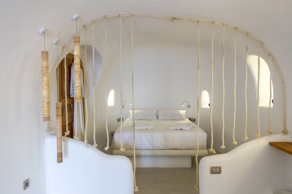 Allure Breeze Suites 28/79