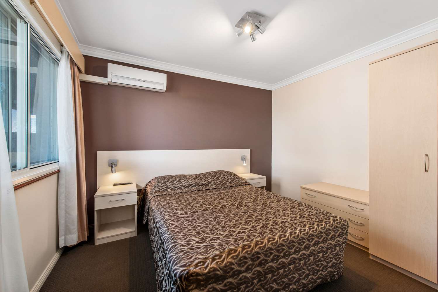 Suite, 3 Beds, Queen Bed