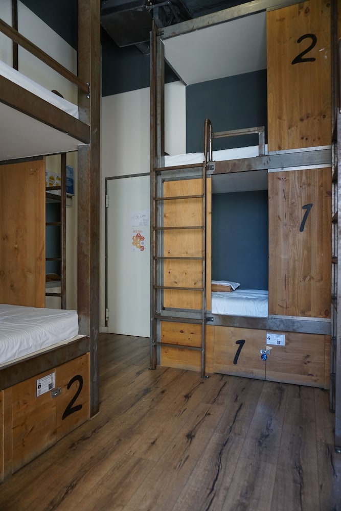 Black Swan Hostel Sevilla 35/62