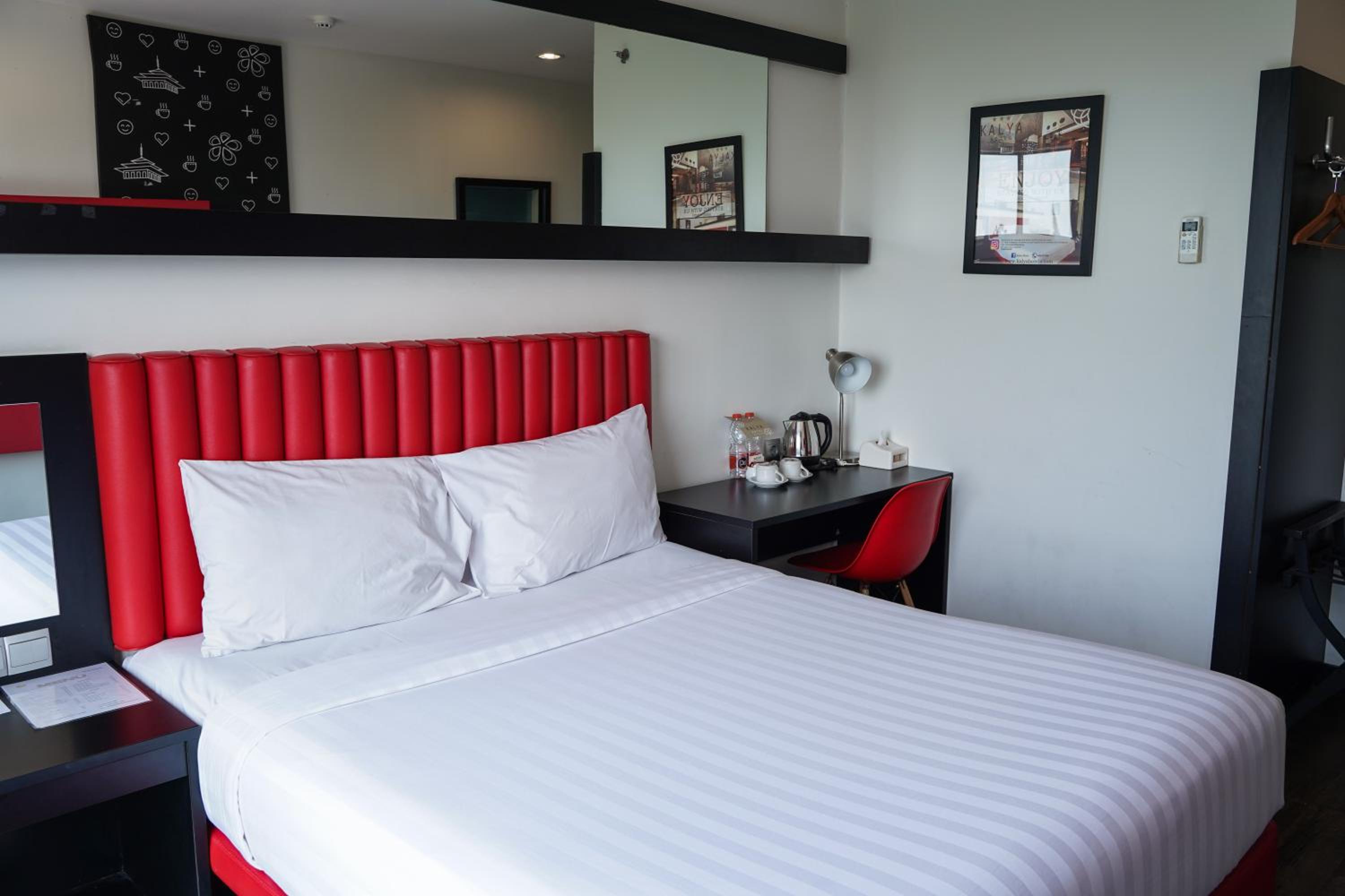 غرفة قياسية بسرير مزدوج، Kalya Hotel Bandung 5/9