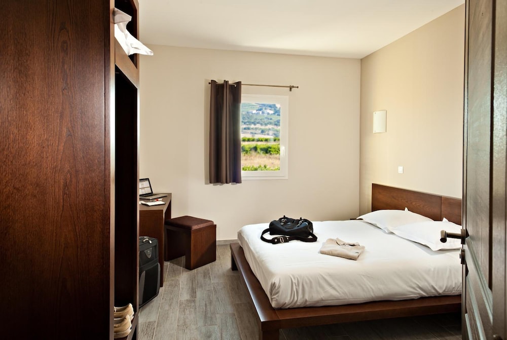 INTER HOTEL LE YA'TIS 10/48