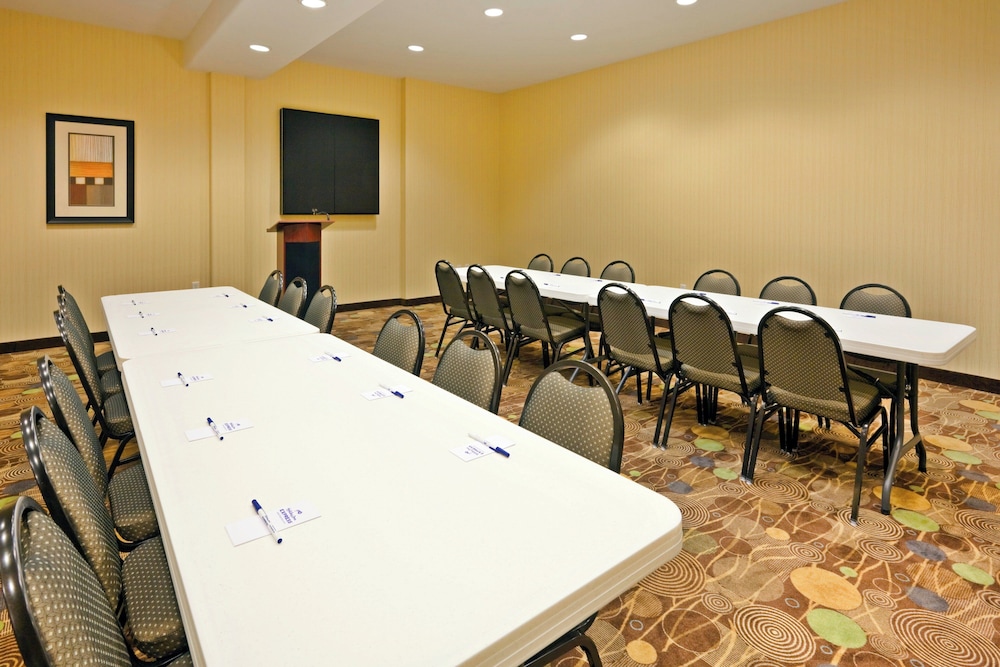Holiday Inn Express Hotel and Suites Greenville 53/64