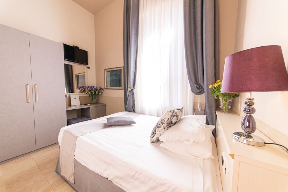 ROOM, SINGLE