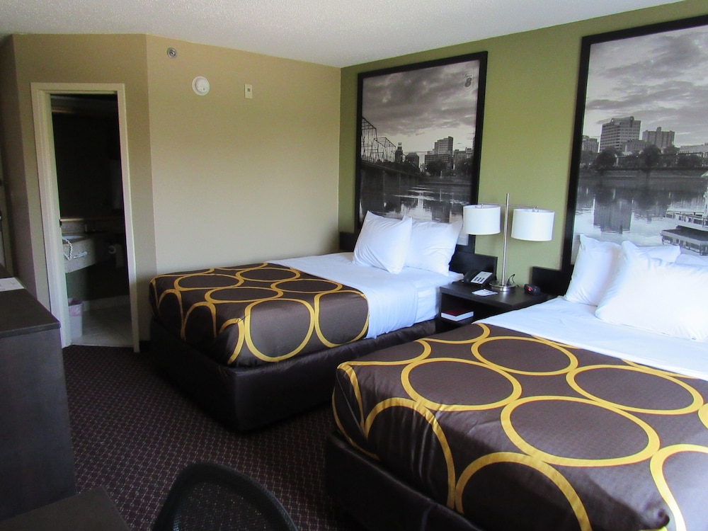 Super 8 by Wyndham New Cumberland 22/64