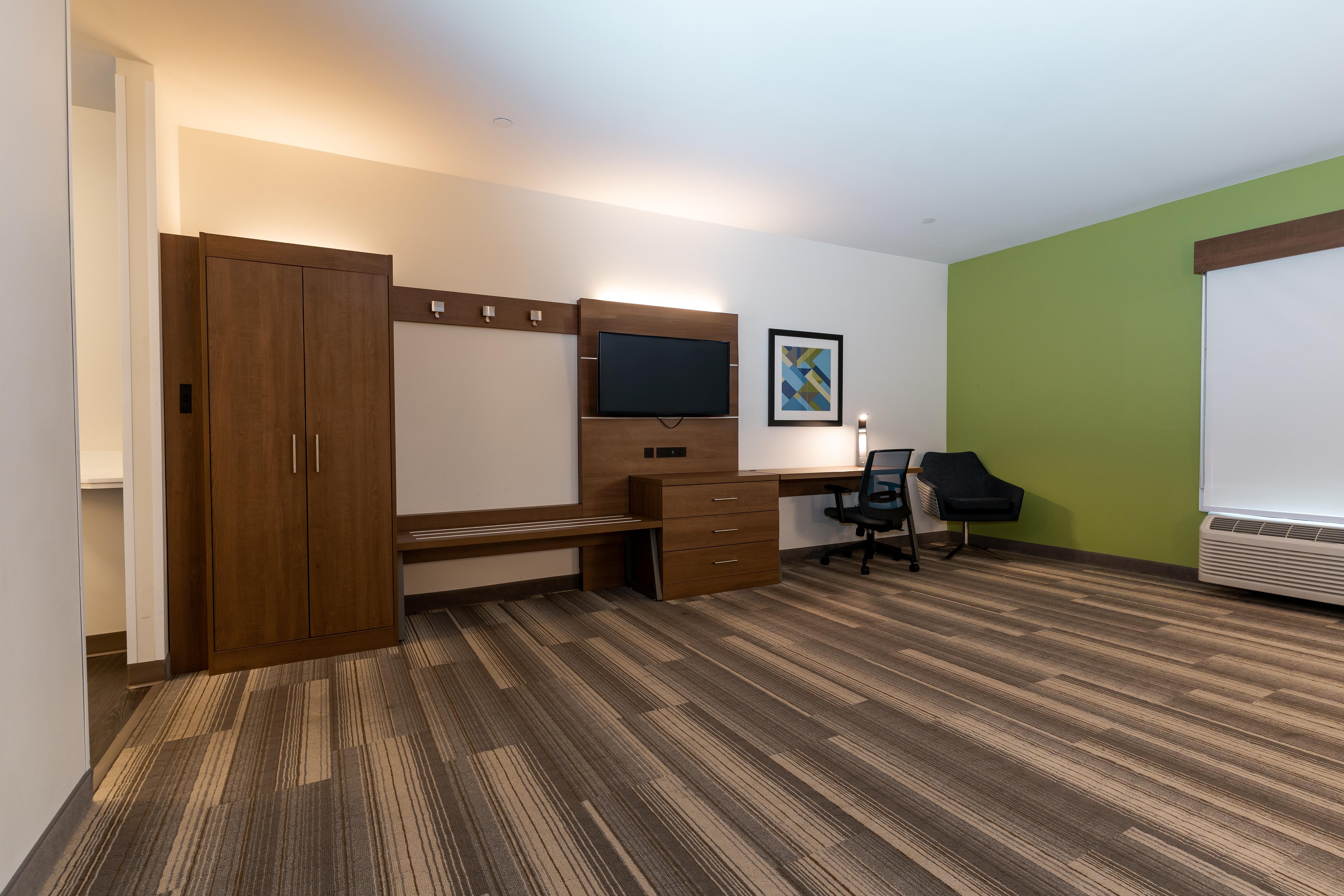 Holiday Inn Express And Suites Edmonton Sw Windermere 16/78