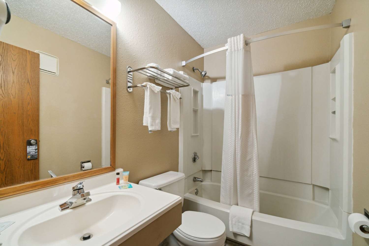Super 8 By Wyndham Kenosha/Pleasant Prairie 24/29