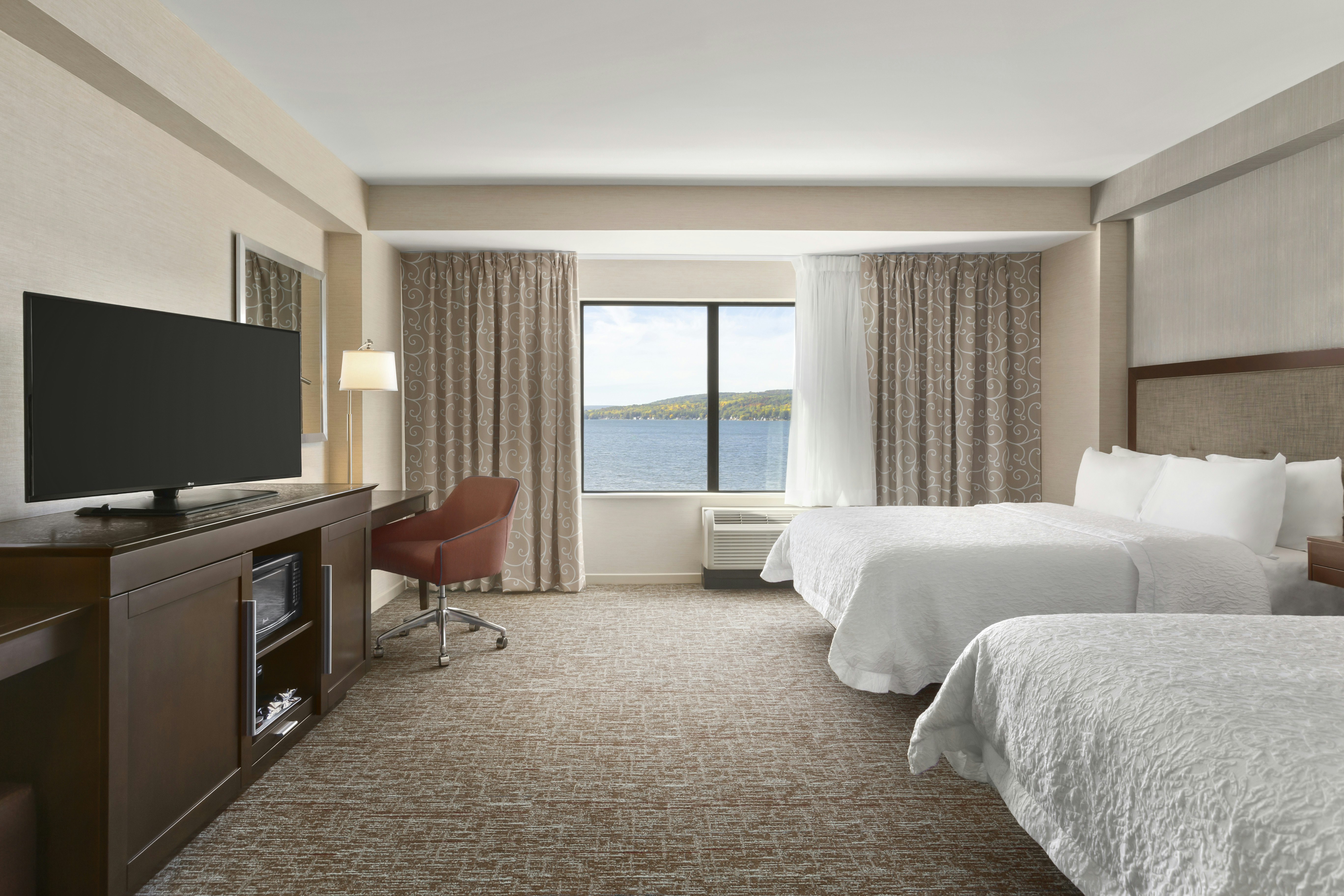 Lake, 2 Queen Beds, Accessible