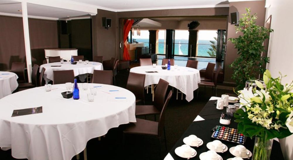 Cottesloe Beach Hotel 45/68