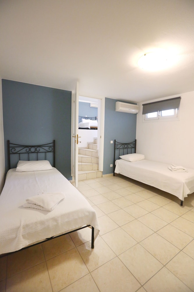 Sunrise Beach Suites 8/50