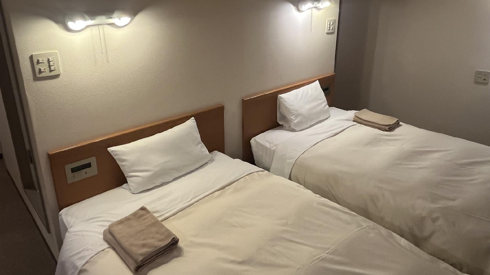 Casual, Twin Beds