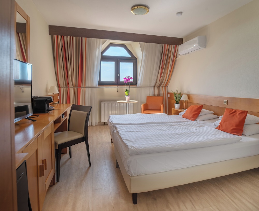 Hotel Sopron 15/73