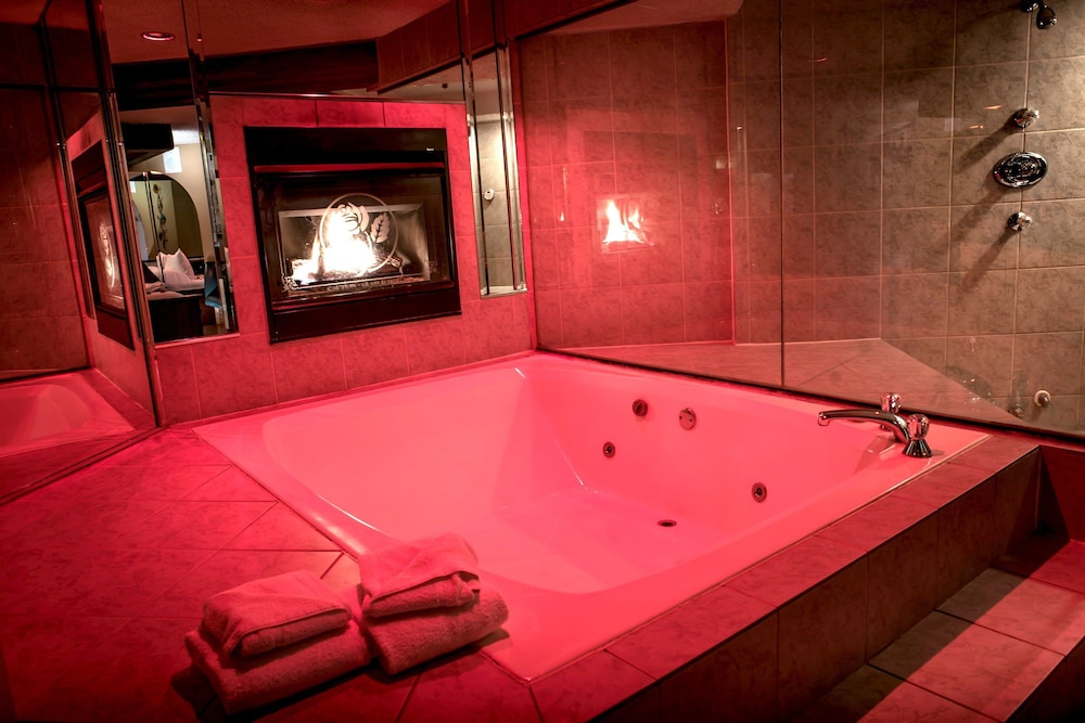 Essence Suites 16/28