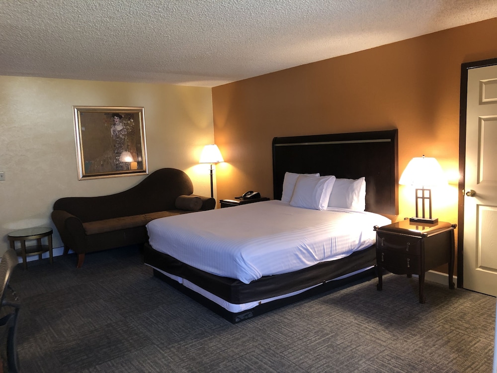 Nendels Inn and Suites Dodge City Airport 10/35