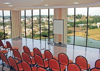 Hotel Lago Dourado 1/64