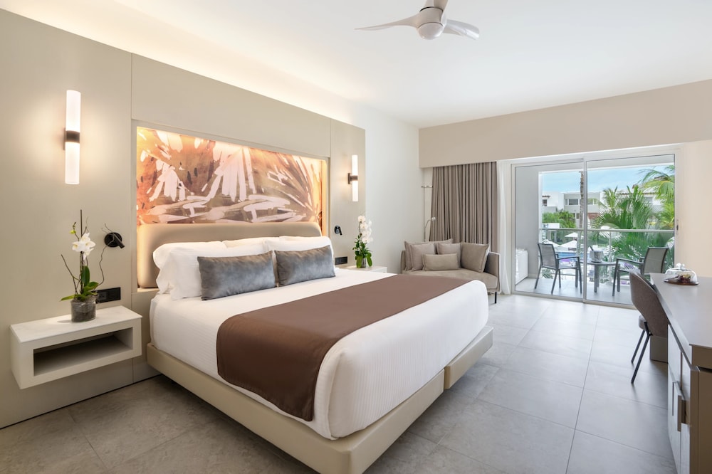 Xhale Club, Junior Suite, King Bed, Tropical View