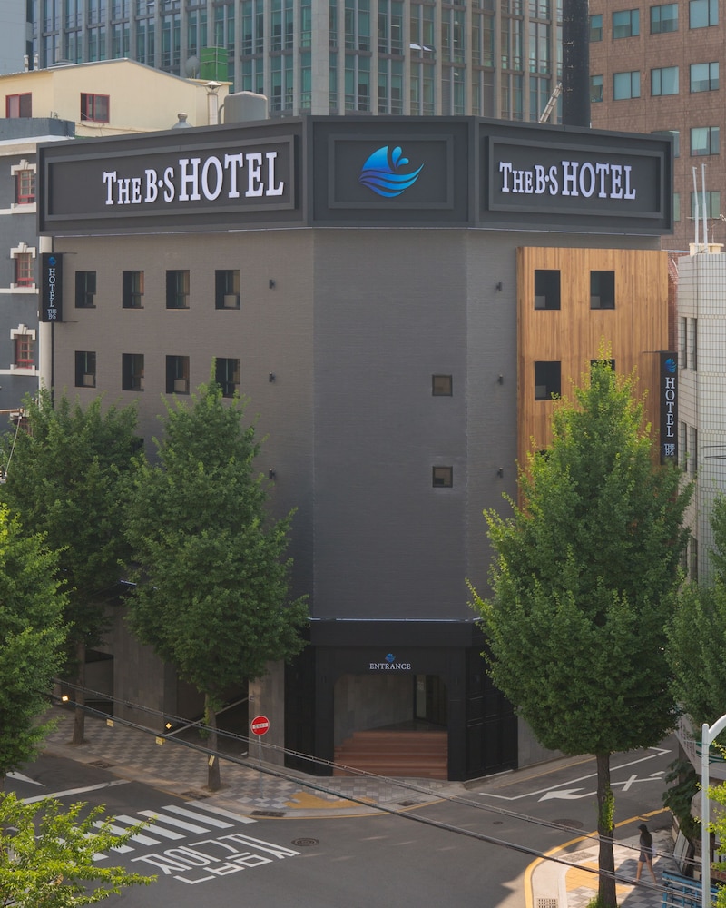 The BS Hotel 3/35
