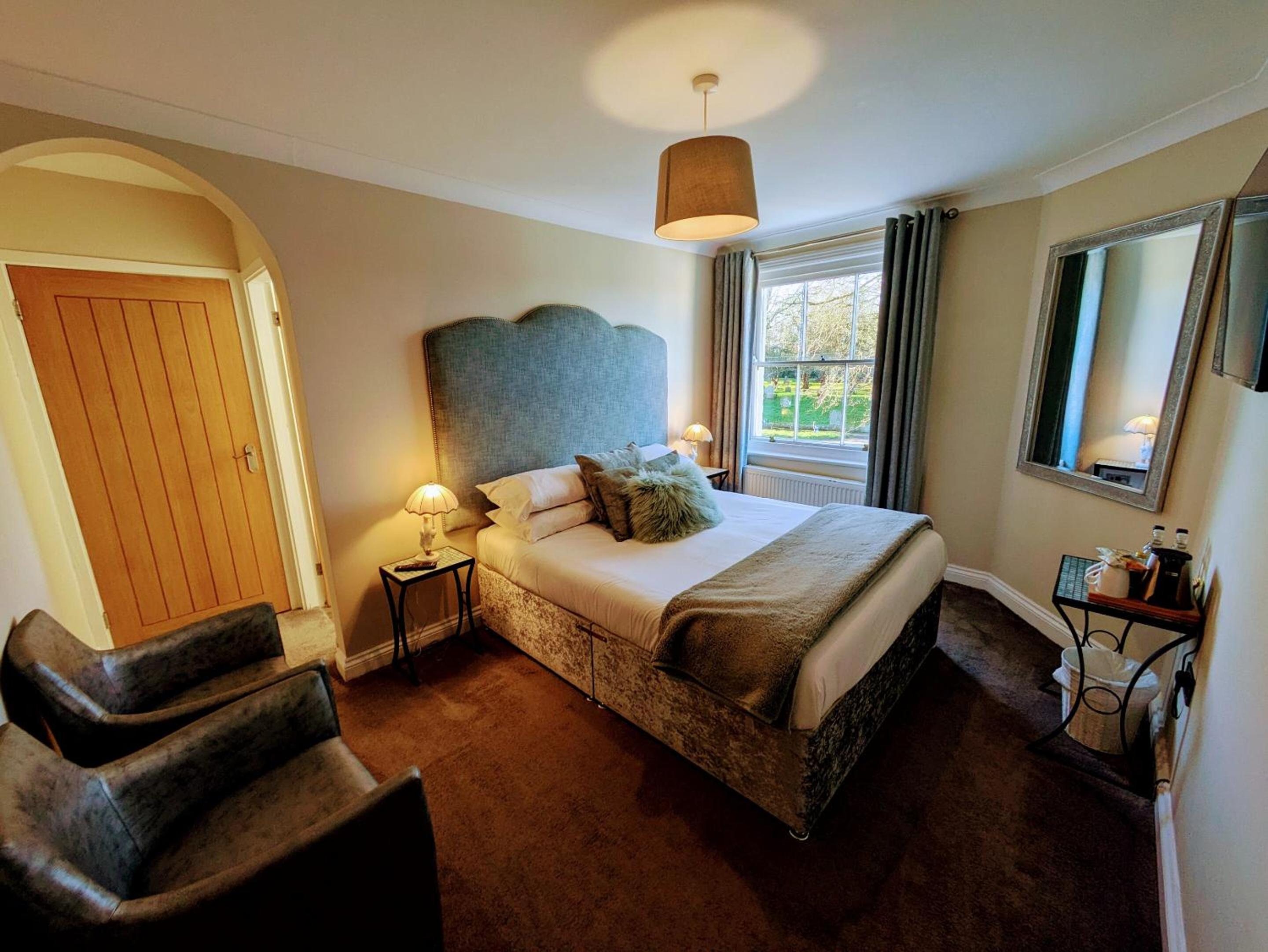 Room, Double Bed, Church View, Bathtub