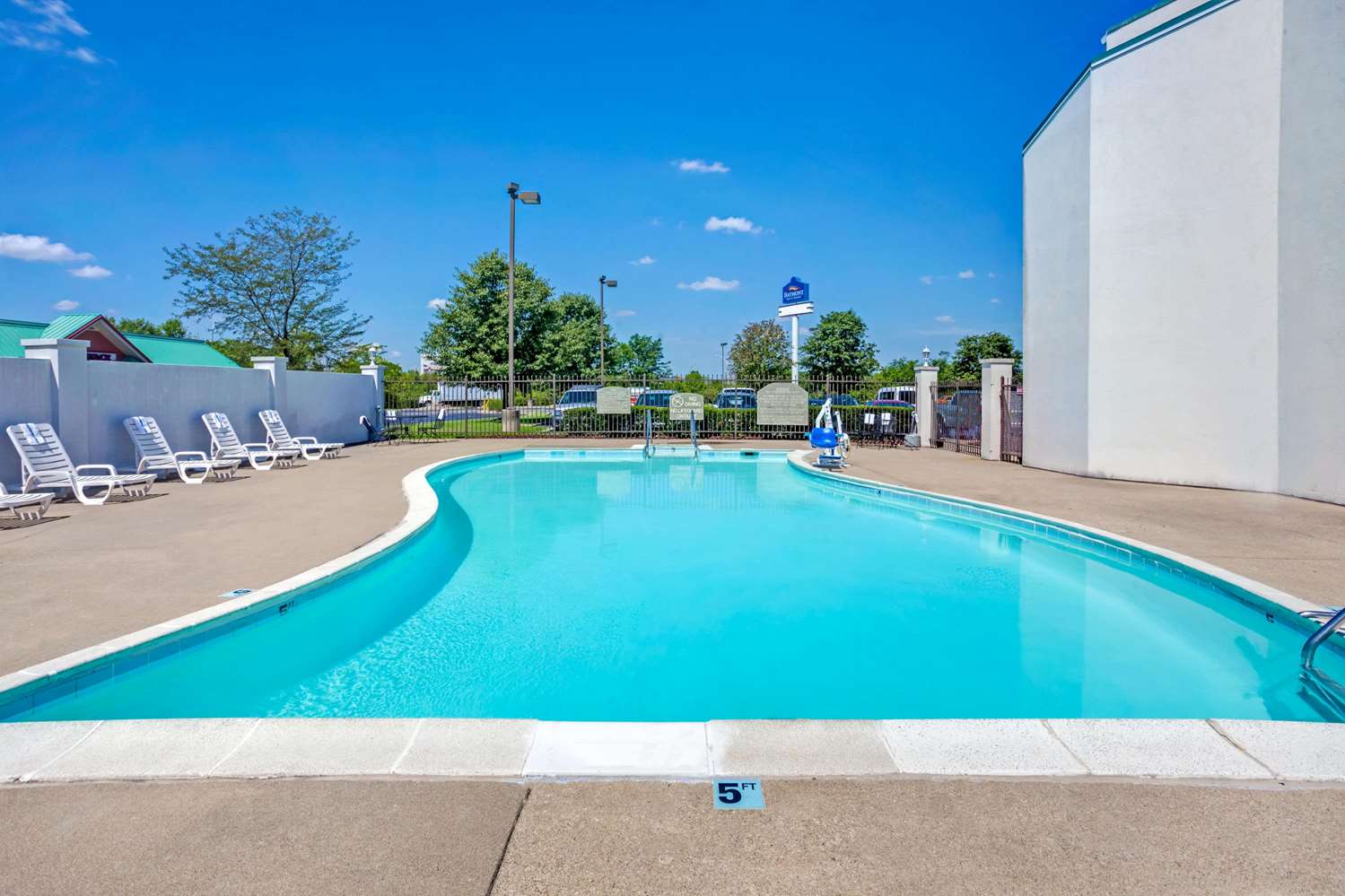Baymont By Wyndham Louisville Airport South 8/23