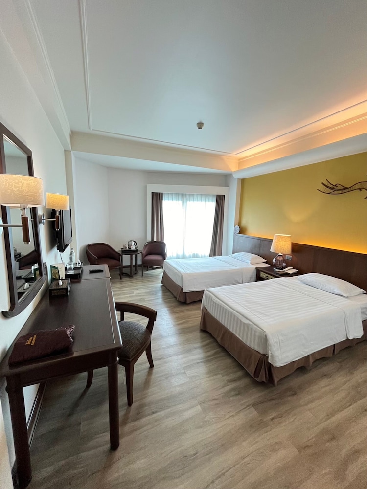 LUXURY, TWIN BEDS, CITY OR RIVER VIEW