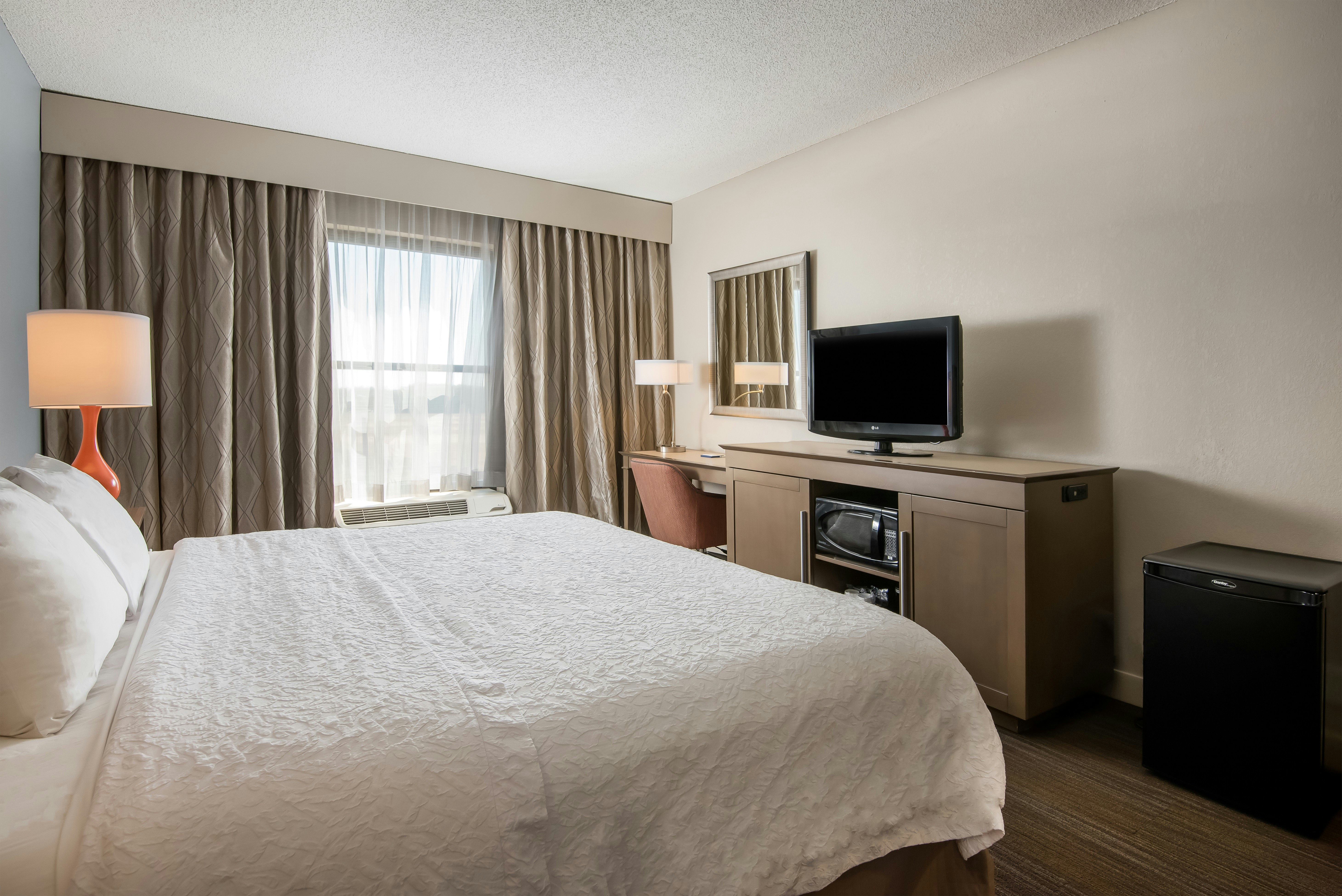 ROOM, KING BED, ACCESSIBLE