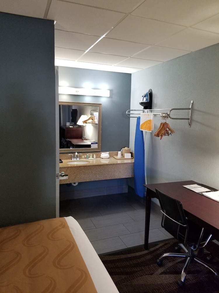 Quality Inn Downtown Helen, GA 32/37