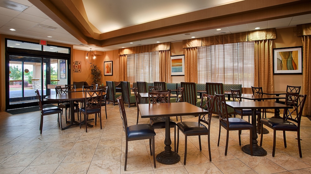 Best Western Plus Goldsboro 25/32