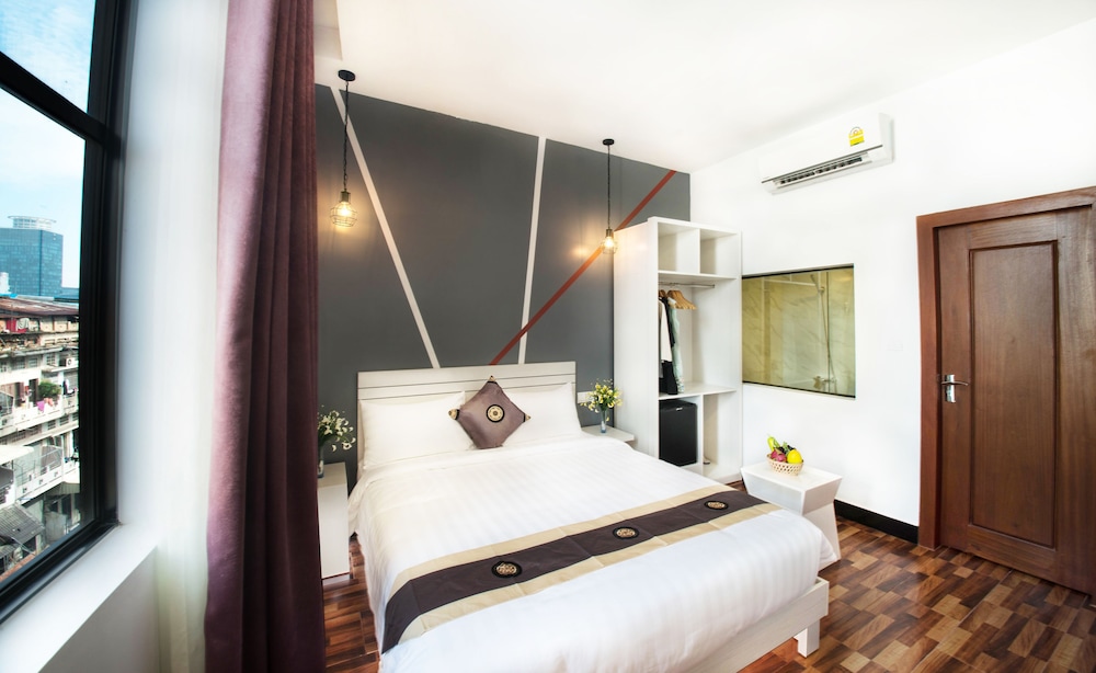 The Panda Hotel 17/55