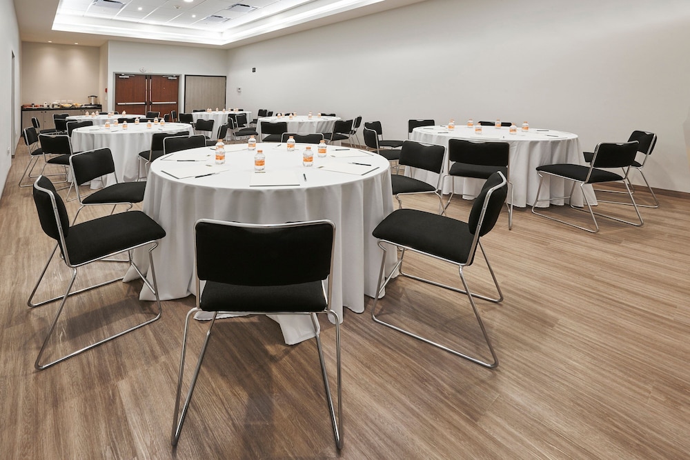 City Express Junior Leon by Marriott Centro de Convenciones 32/35
