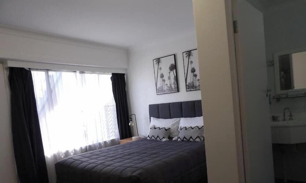 MOTEL 617 26/66