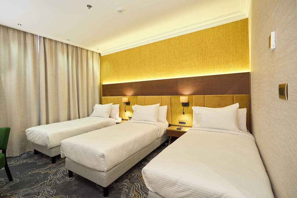 Hotel Saint Eugene 13/57