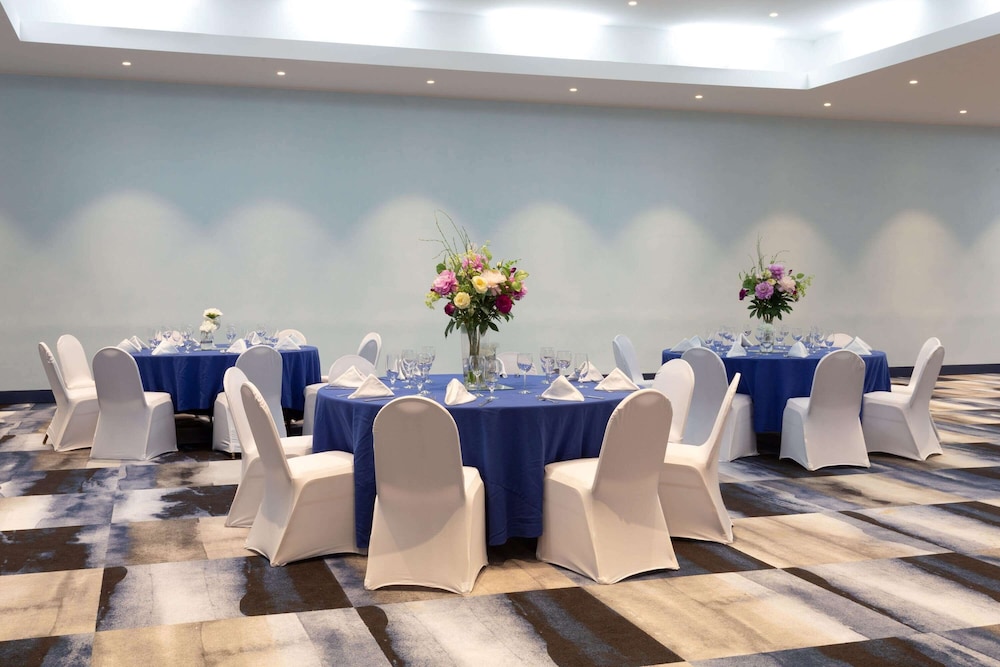 Ramada by Wyndham Hartford North / Bradley Airport 30/48