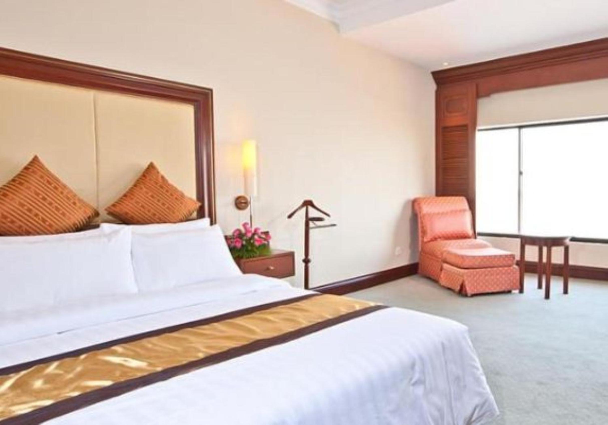 غرفة ديلوكس بسرير مزدوج أو سريرين منفصلين بإطلالة على المدينة، Cambodiana Hotel 2/10