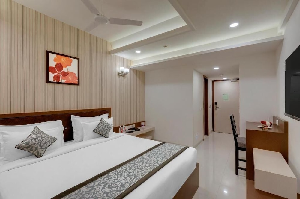 Deluxe, King Bed