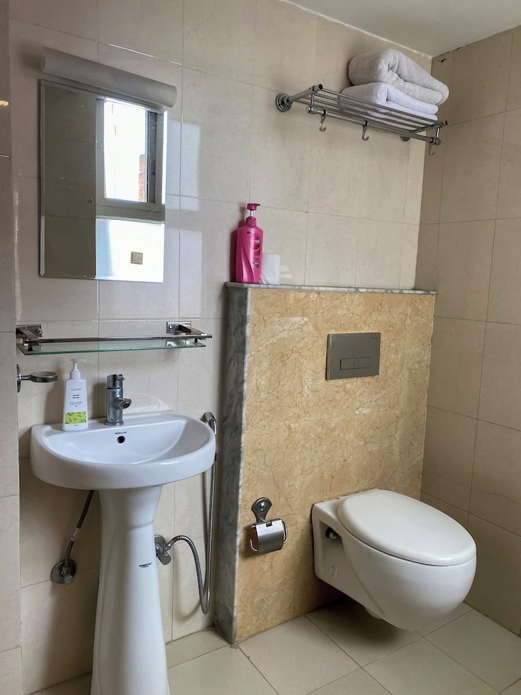 Lemon Tree Hotel 43/44