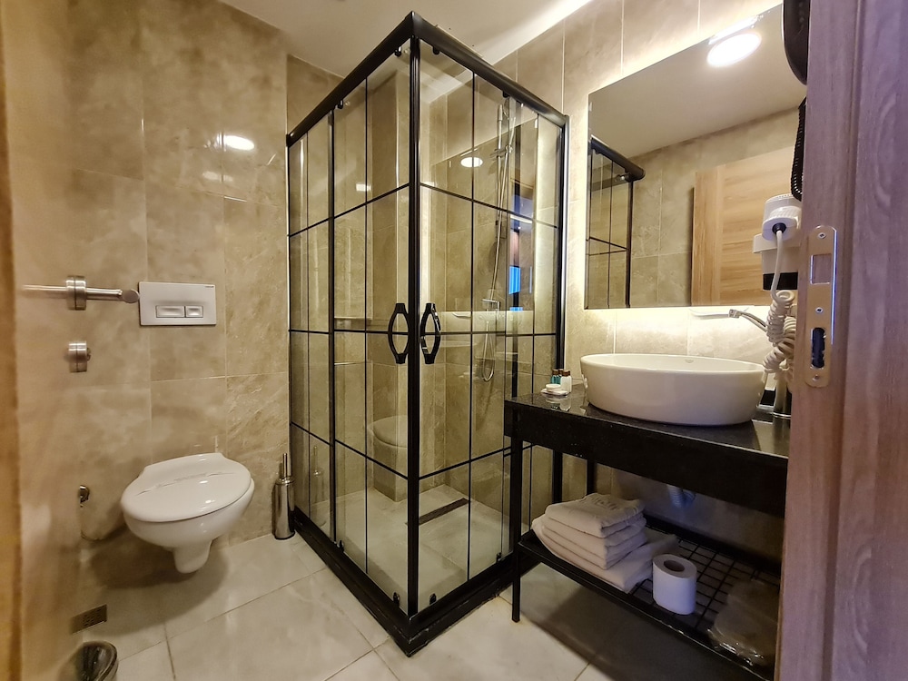 Air Boss Hotel 44/48