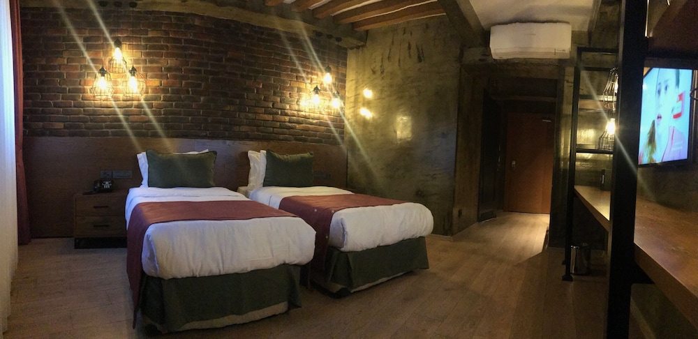 Meydan Besiktas Hotel 35/49