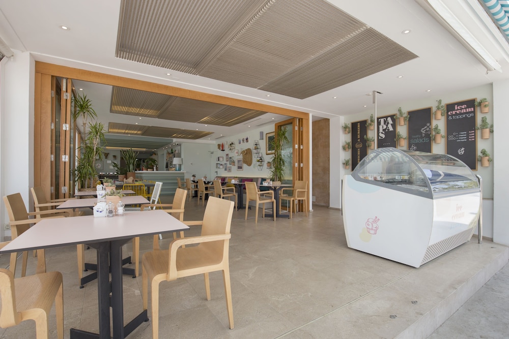 La Goleta Hotel De Mar - Adult Only 64/66