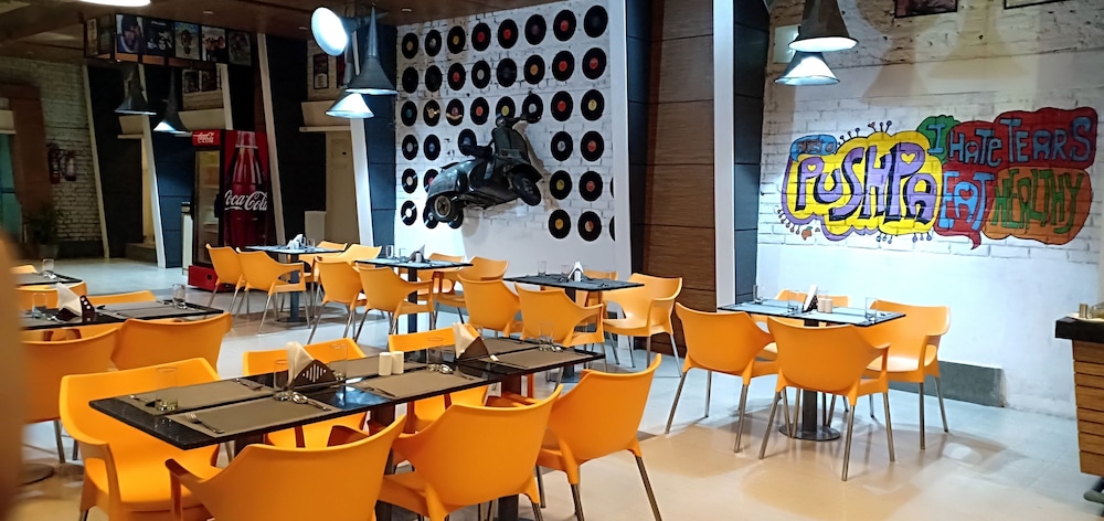 Max Hotel Prayagraj 37/48